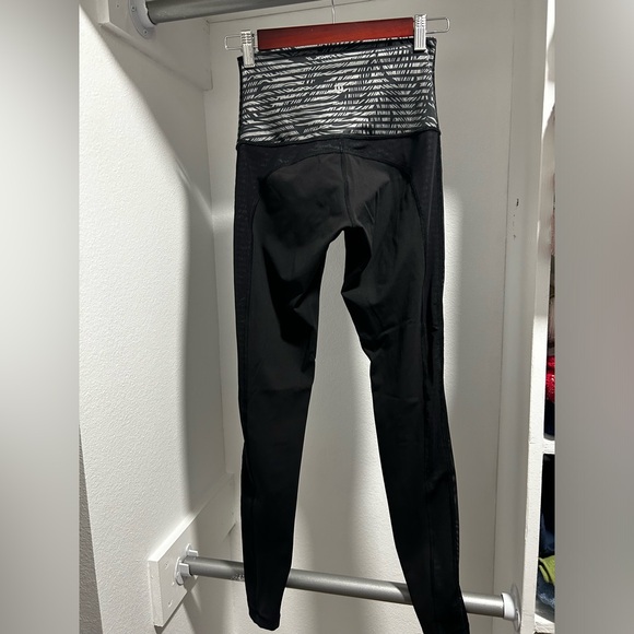 Lululemon Leggings Grey and Black with mesh insets. Size 4
Offers welcome! - Picture 3 of 7